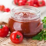 томатная паста и помидоры