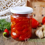 Помидоры дольками с чесноком