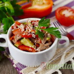 Салат с говядиной и томатами